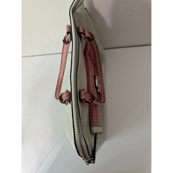 GUESS VEGAN LEATHER LARGE SACHEL/shoulderbag - Picture 7 of 9